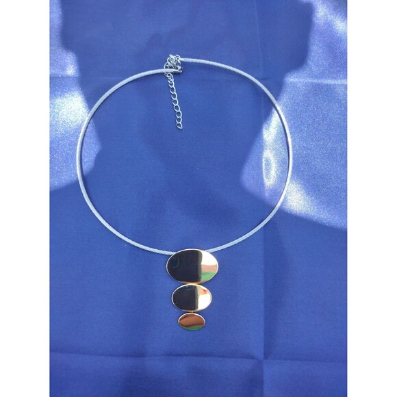 16" Silvertone Choker Necklace with Stacking Goldtone Pendant - Picture 1 of 2